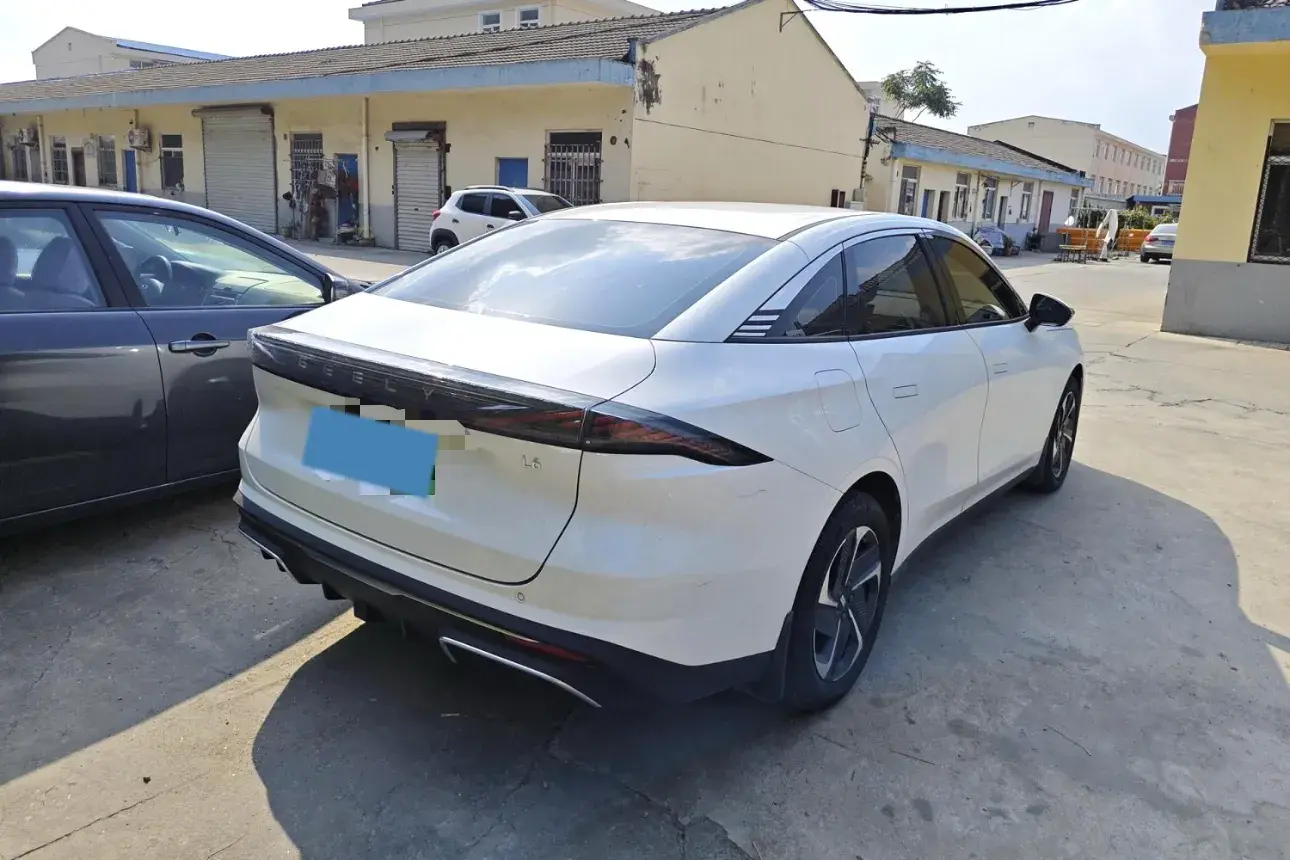 2023 GEELY GALAXY thumbnail 3