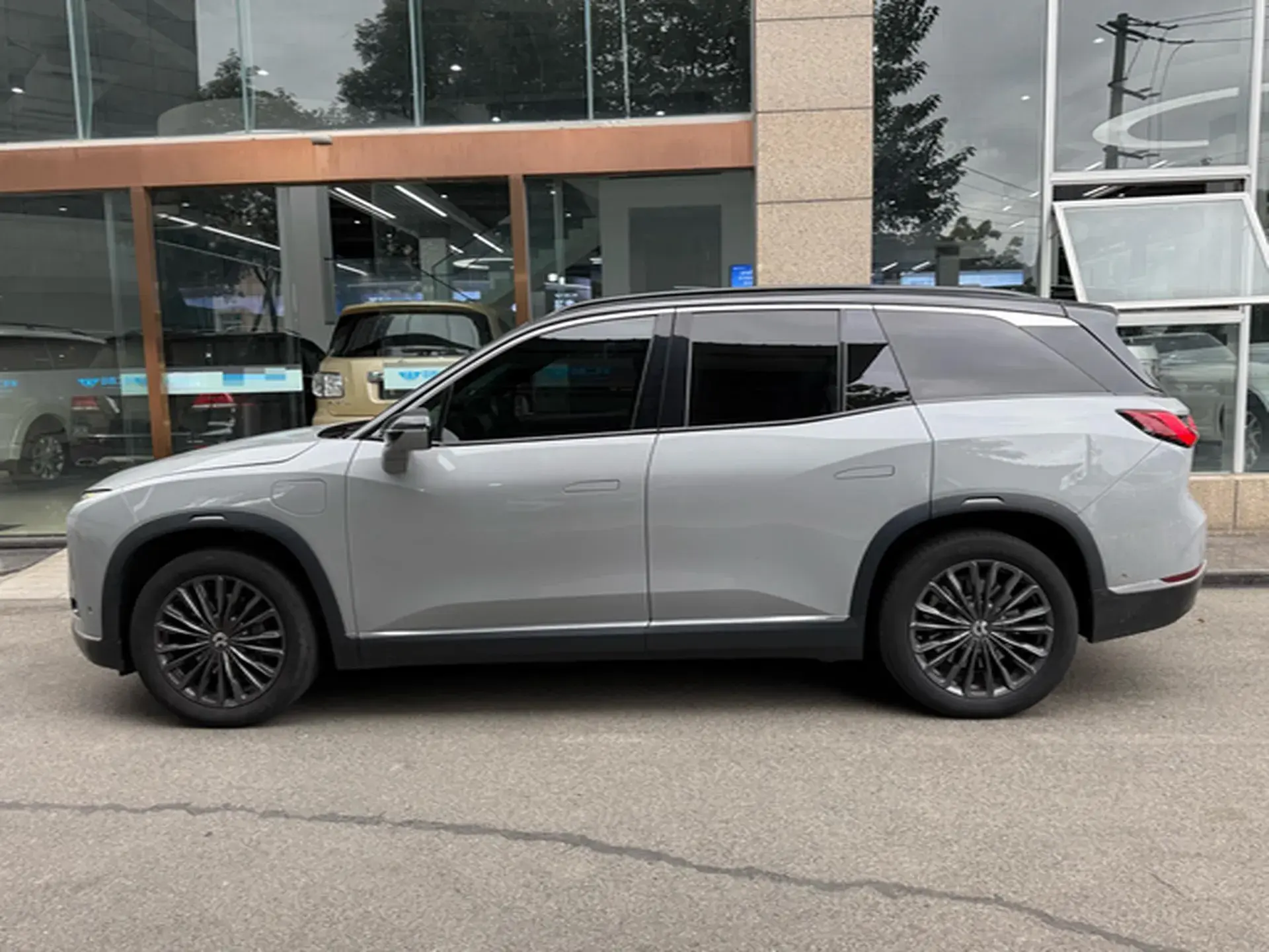 2022 NIO ES8 thumbnail 2