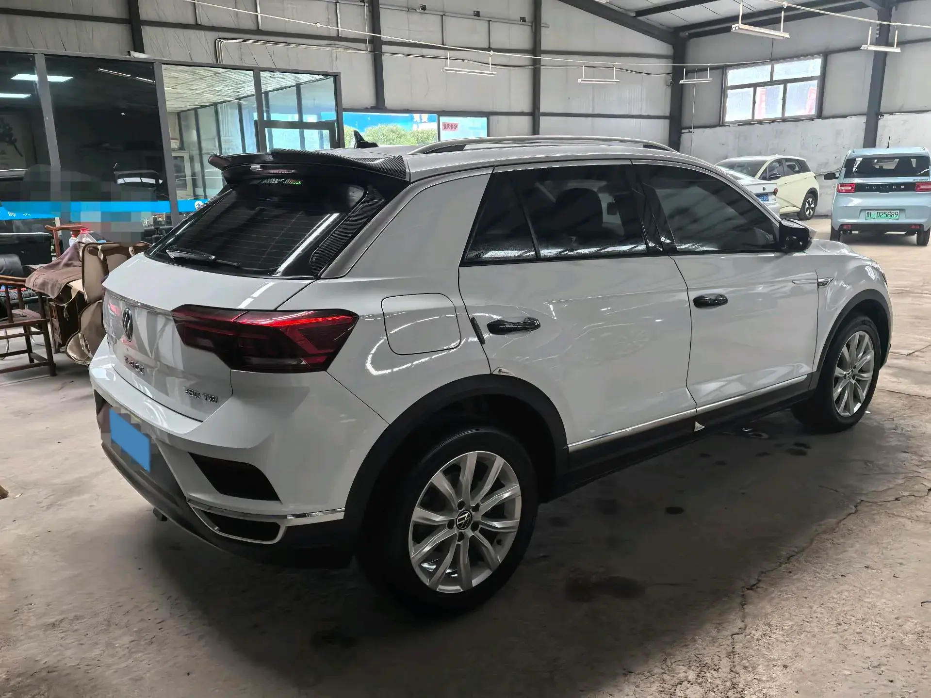 2021 VOLKSWAGEN T-ROC thumbnail 3