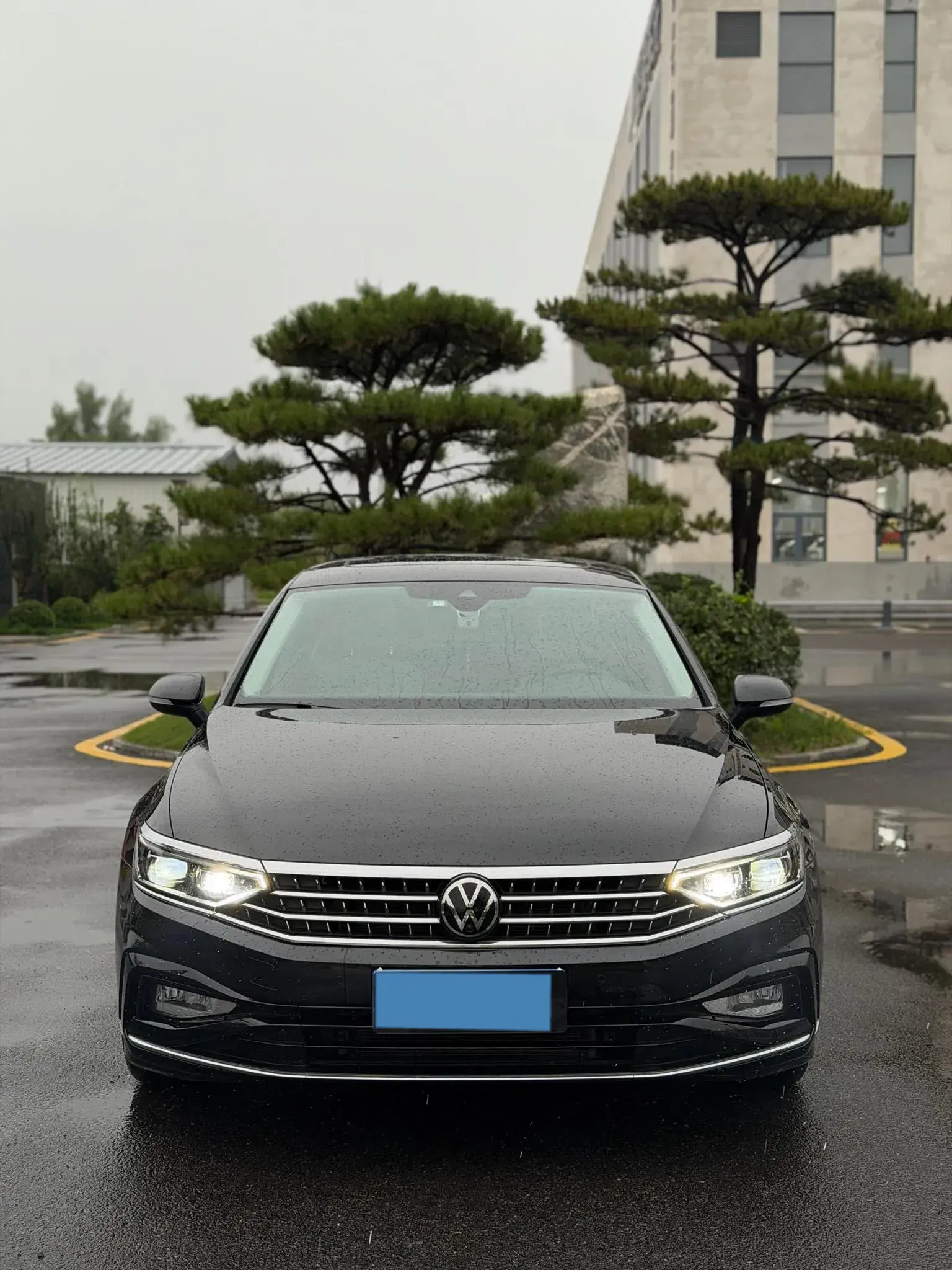 2023 VOLKSWAGEN MAGOTAN thumbnail 2