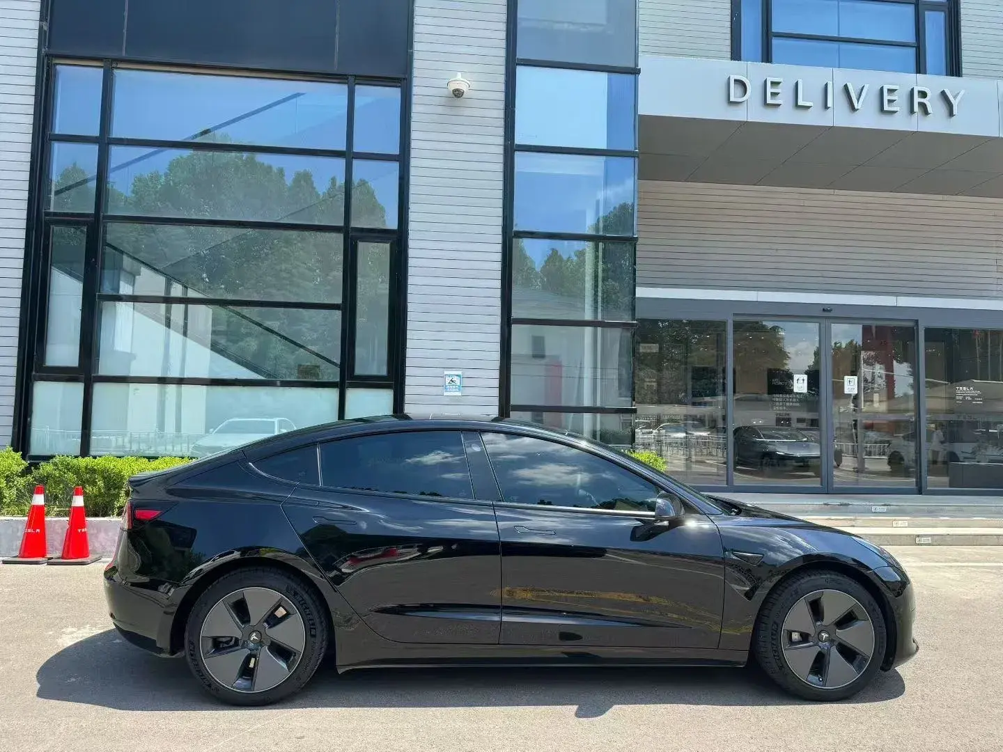 2022 TESLA MODEL thumbnail 2