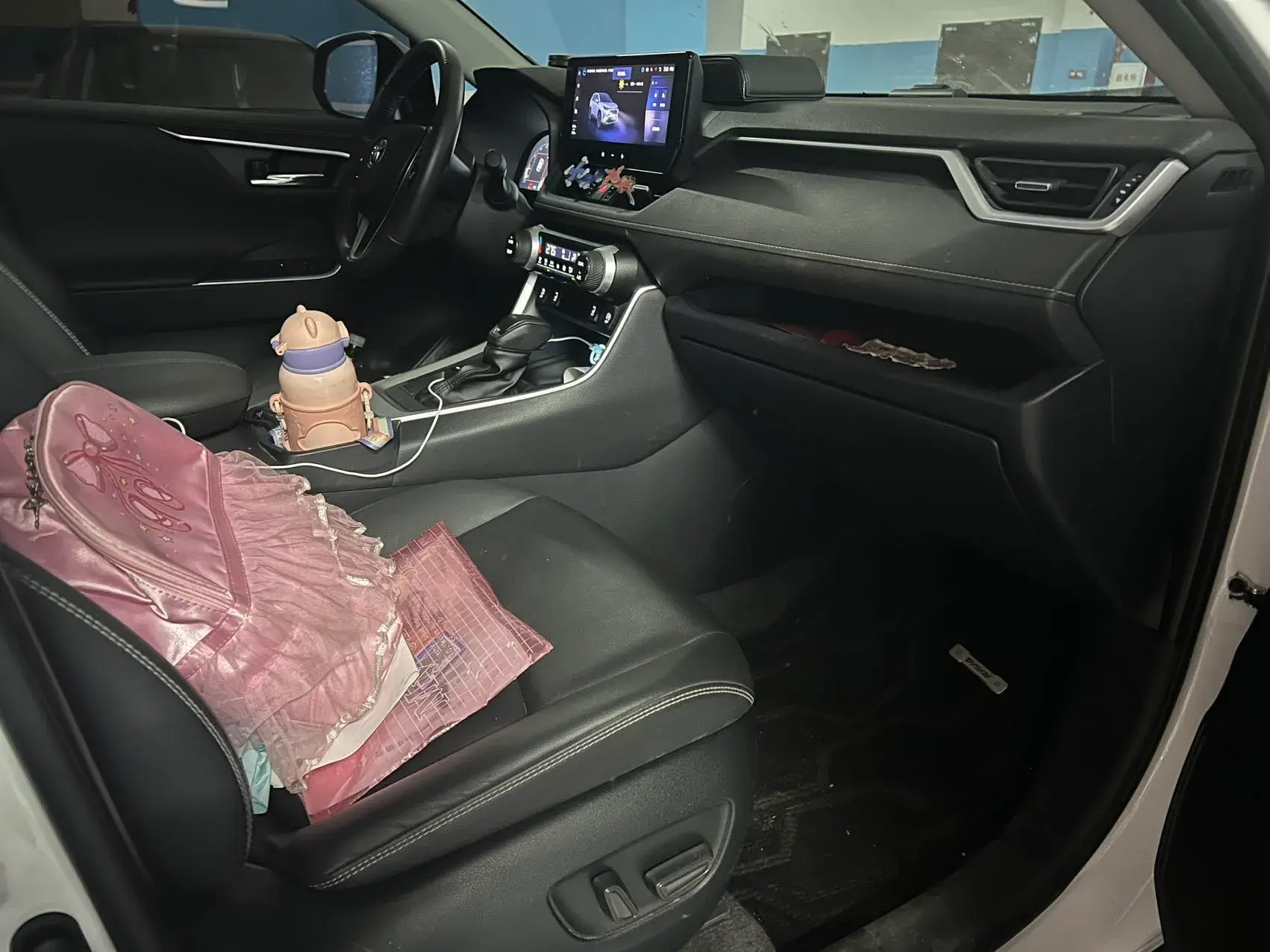 2023 TOYOTA RAV4 thumbnail 4