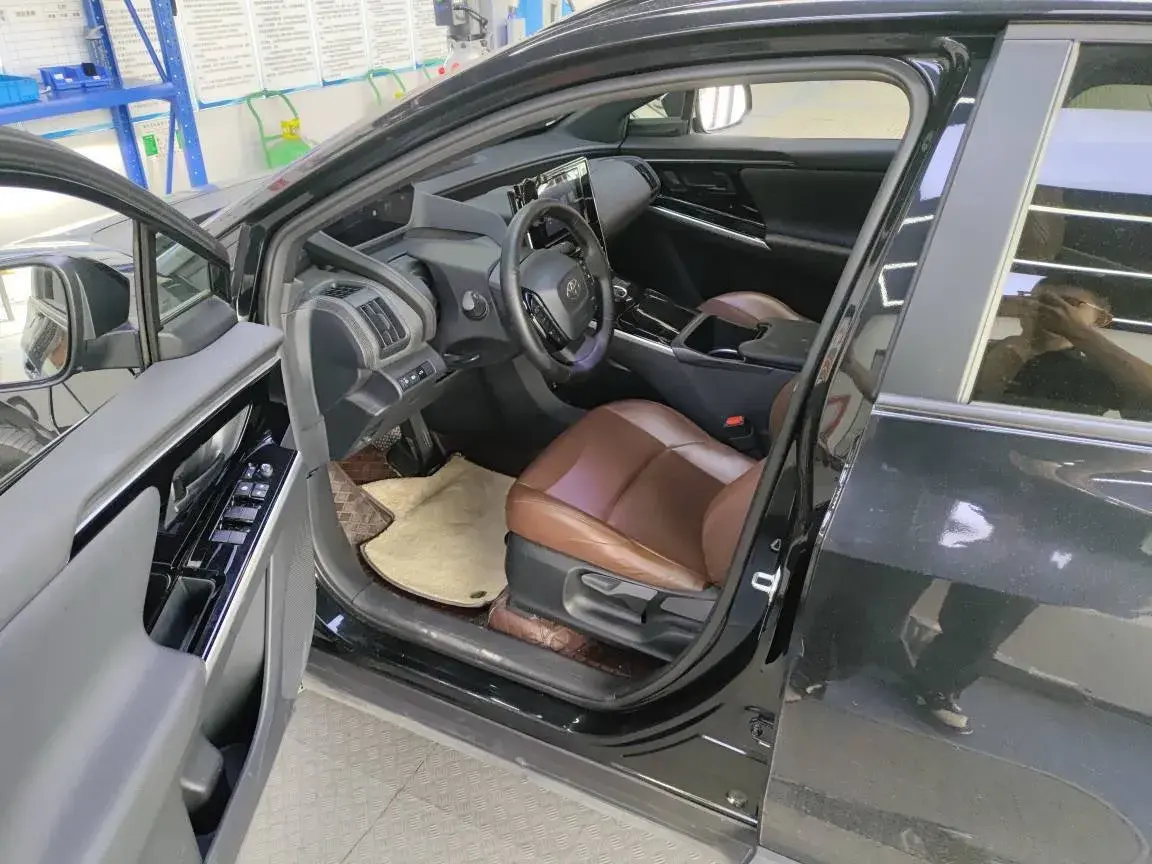 2022 TOYOTA BZ4X thumbnail 4