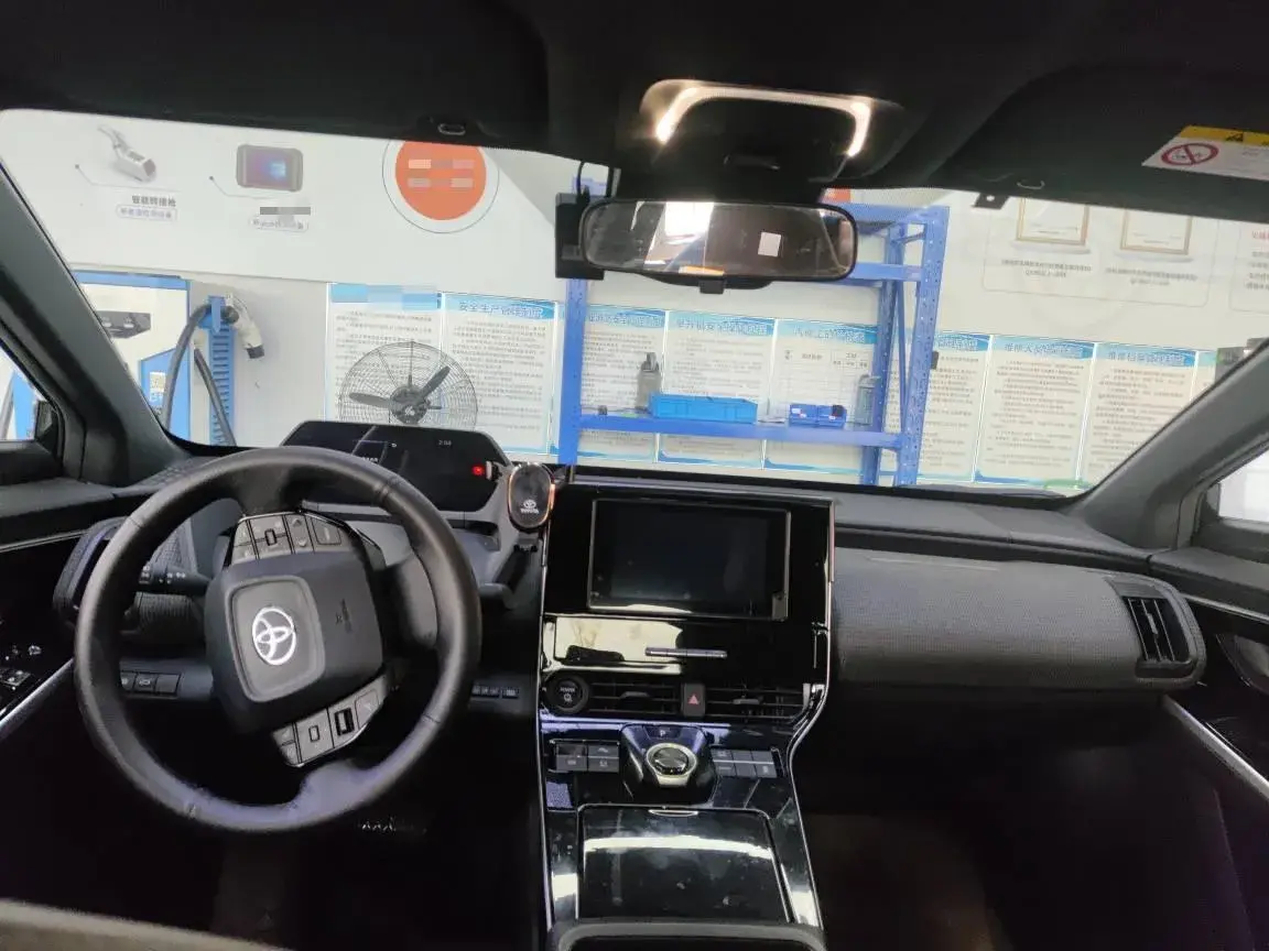 2022 TOYOTA BZ4X thumbnail 3