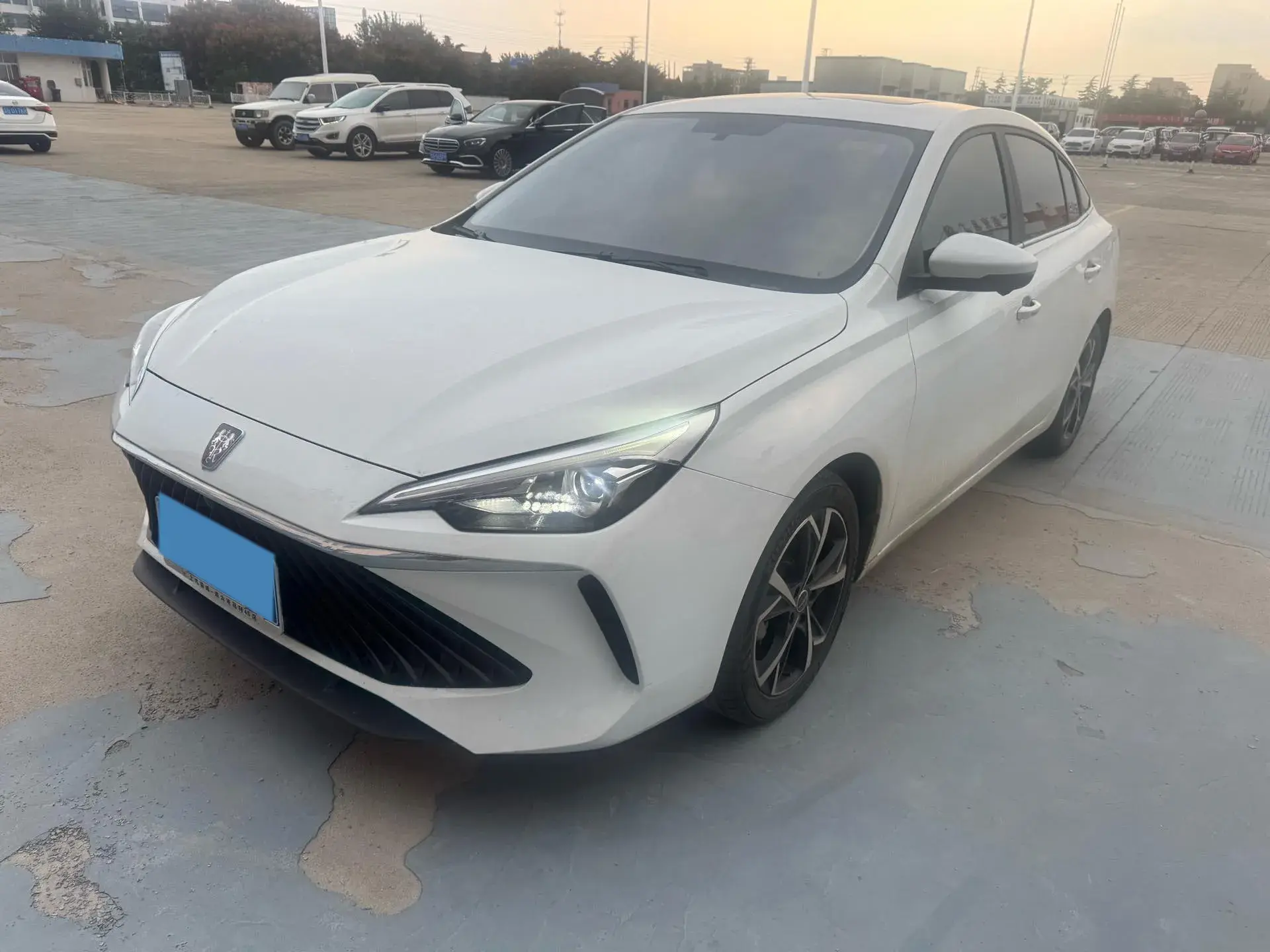 2023 ROEWE I5 view 1