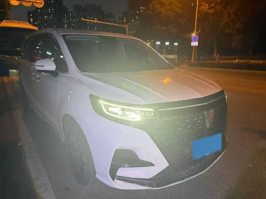 2022 ROEWE IMAX8 thumbnail 2