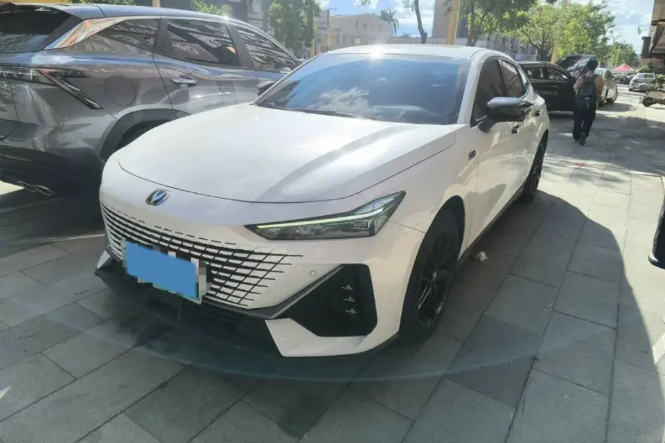 2023 ChangAn UNI-V iDD 1.5T 170HP L4 6TCT PHEV 18.4KWH