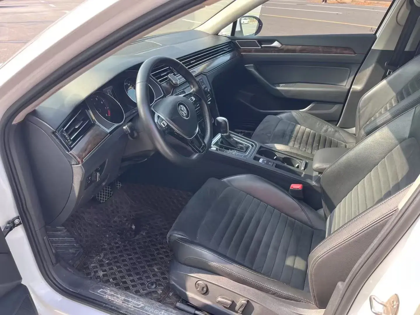 2017 VOLKSWAGEN MAGOTAN thumbnail 3