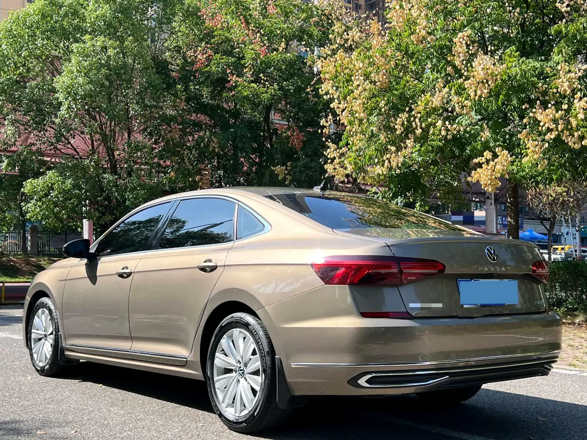 2021 VOLKSWAGEN PASSAT thumbnail 4
