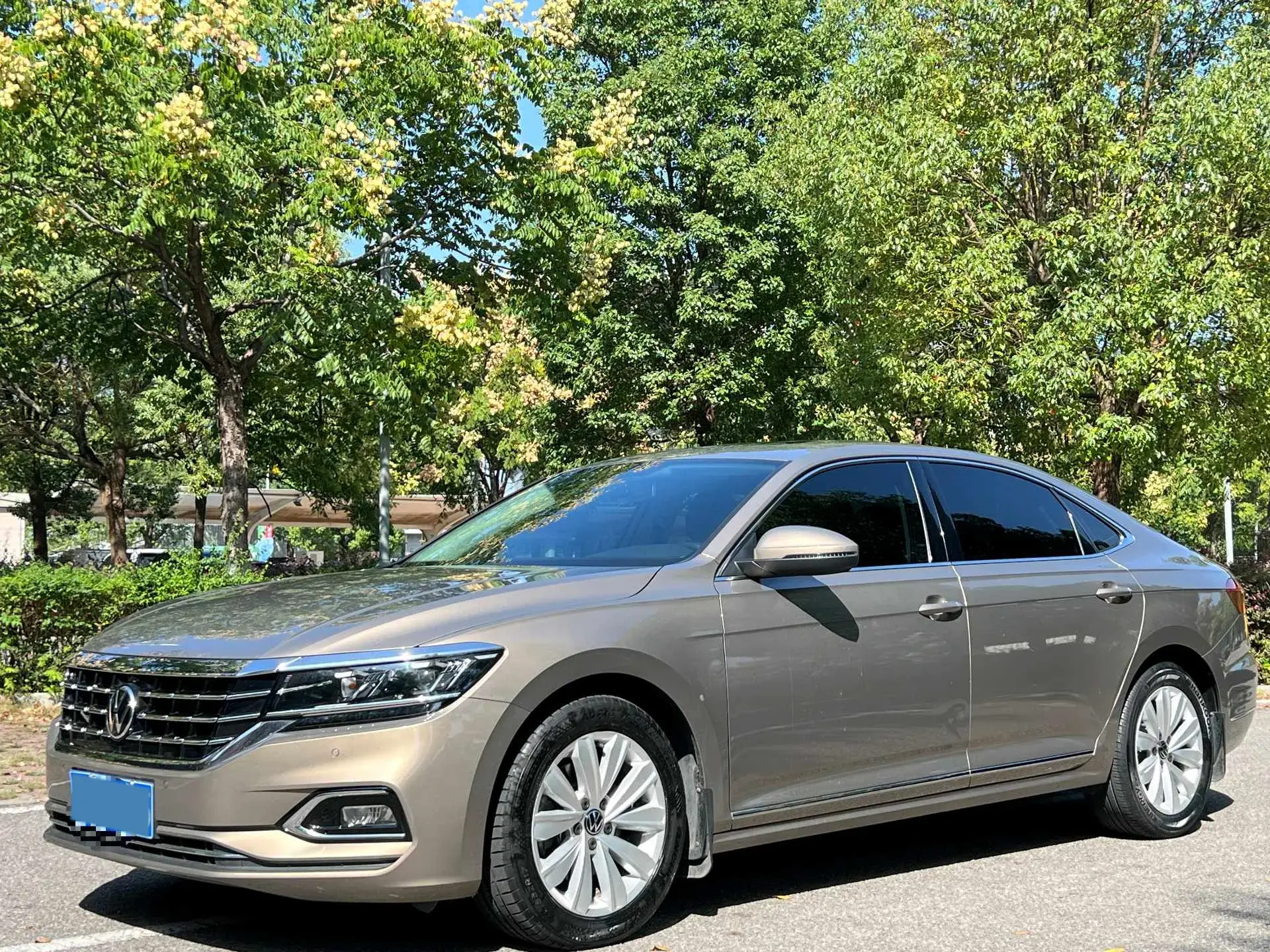 2021 VOLKSWAGEN PASSAT view 1