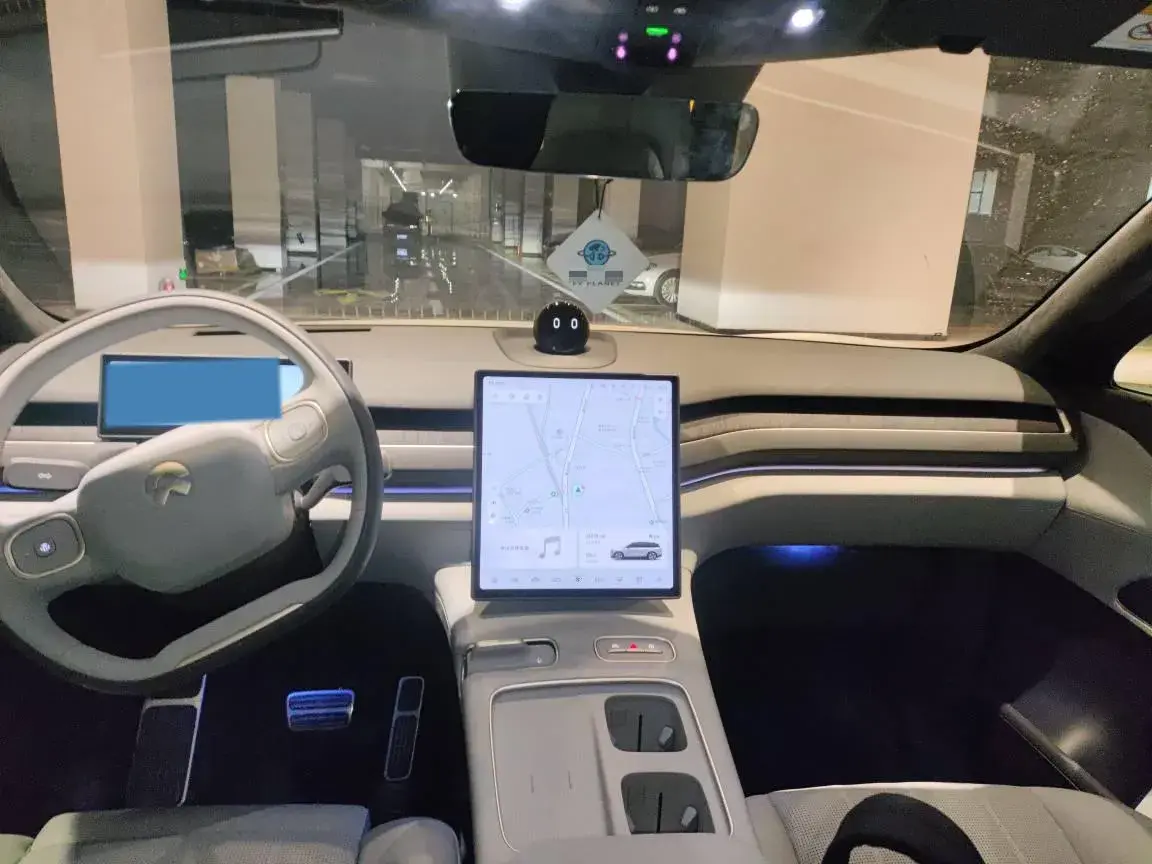 2024 NIO ES8 thumbnail 3