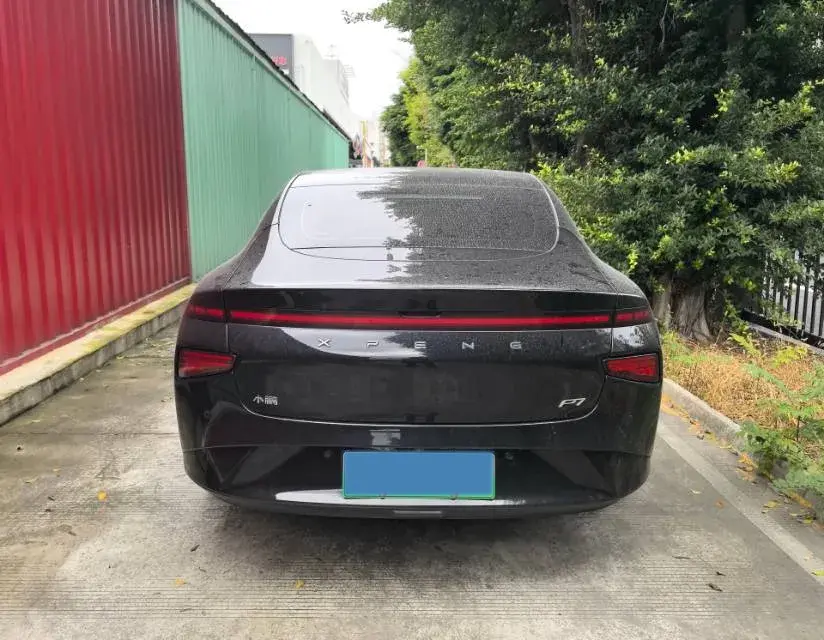 2022 XPENG P7 thumbnail 4