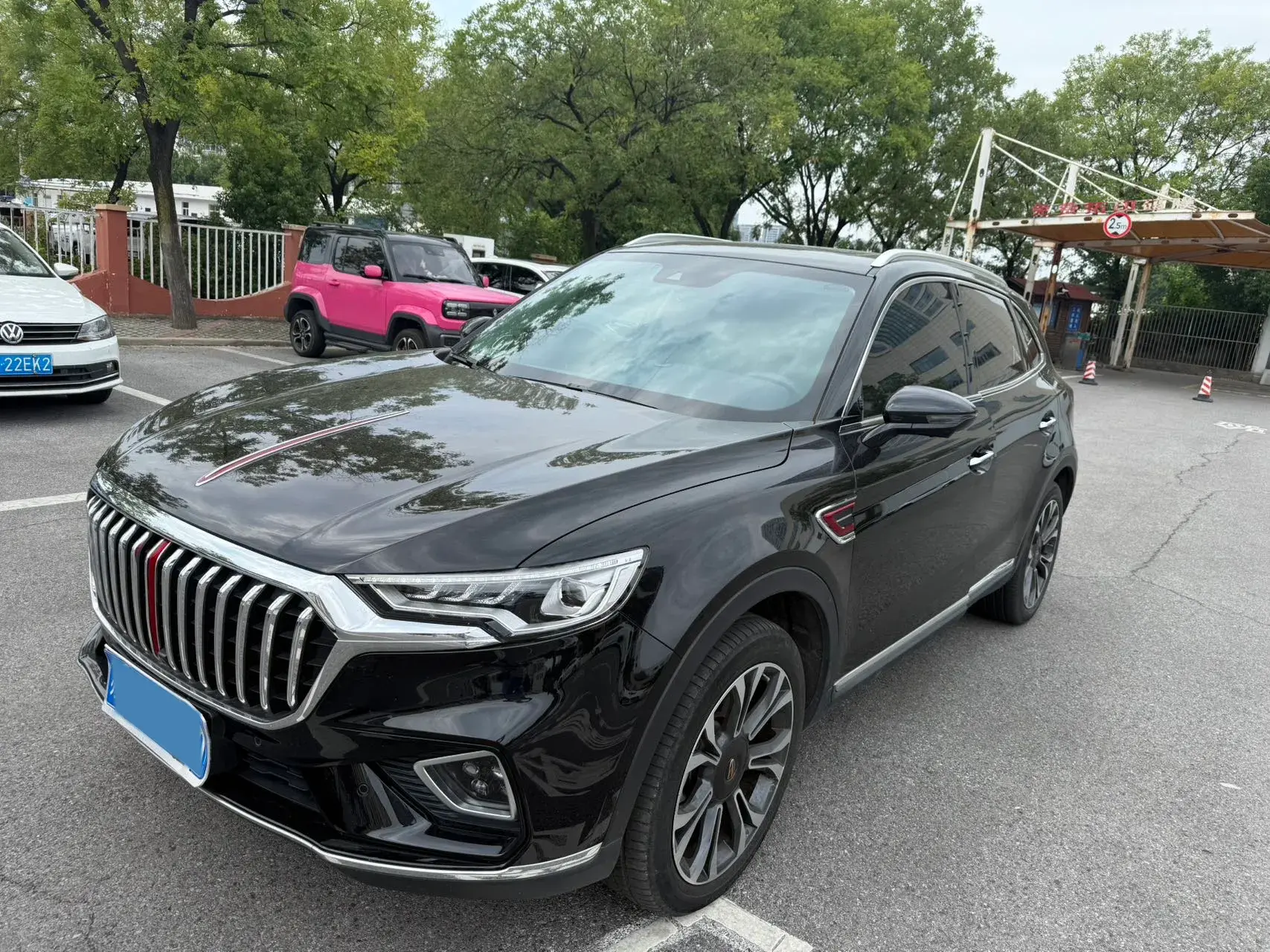 2019 HONGQI HS5 view 1