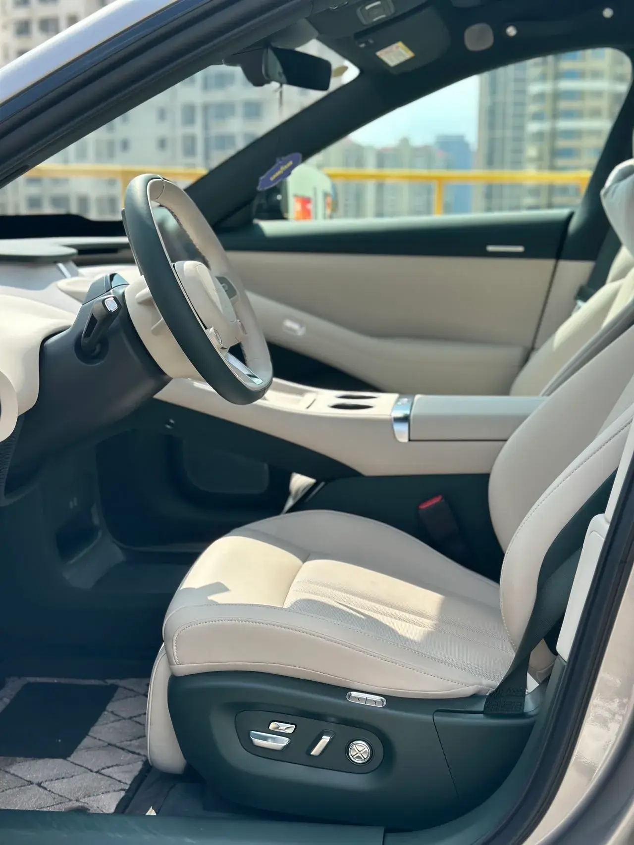 2025 MI YU7 thumbnail 4