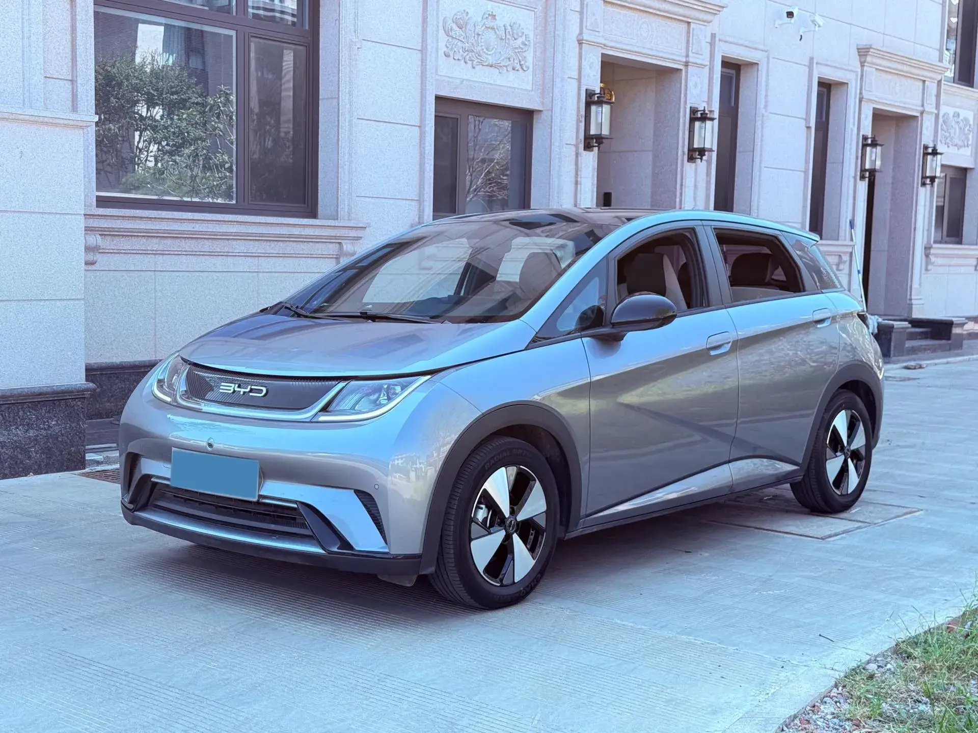 2023 BYD DOLPHIN view 1