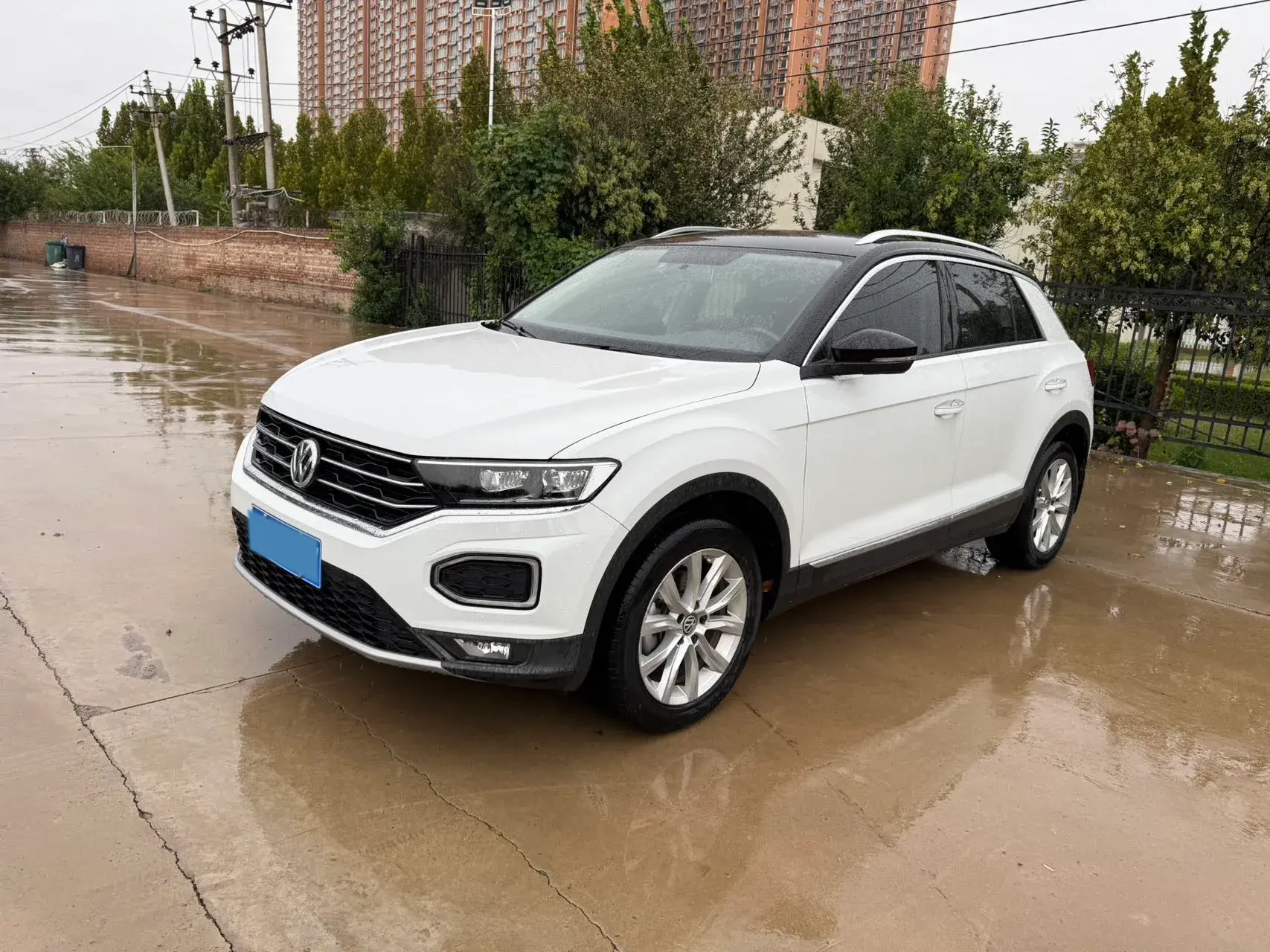 2018 VOLKSWAGEN T-ROC view 1