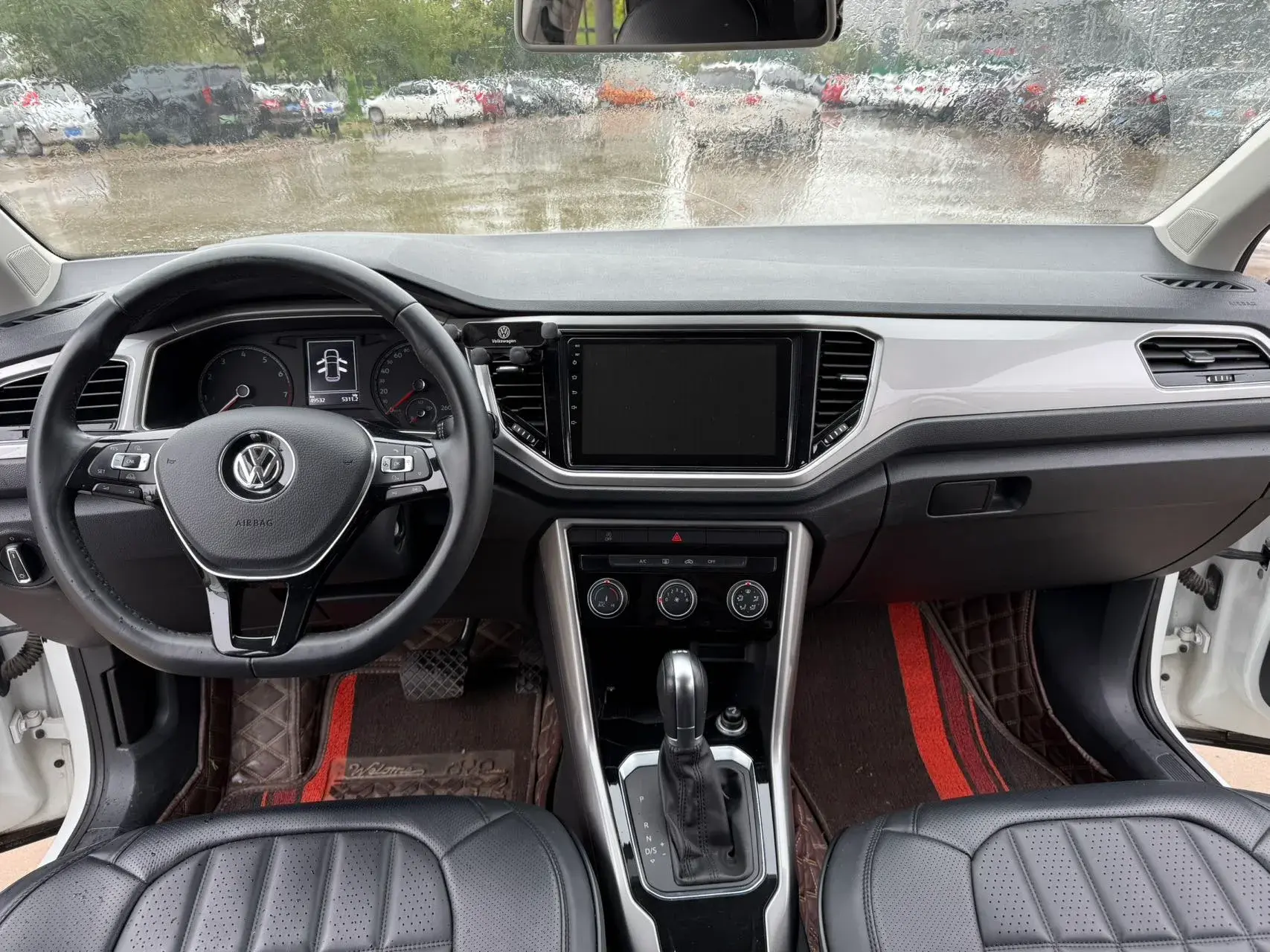 2018 VOLKSWAGEN T-ROC thumbnail 4