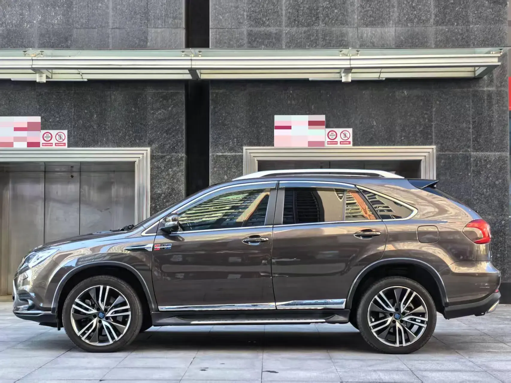 2017 BYD TANG thumbnail 4