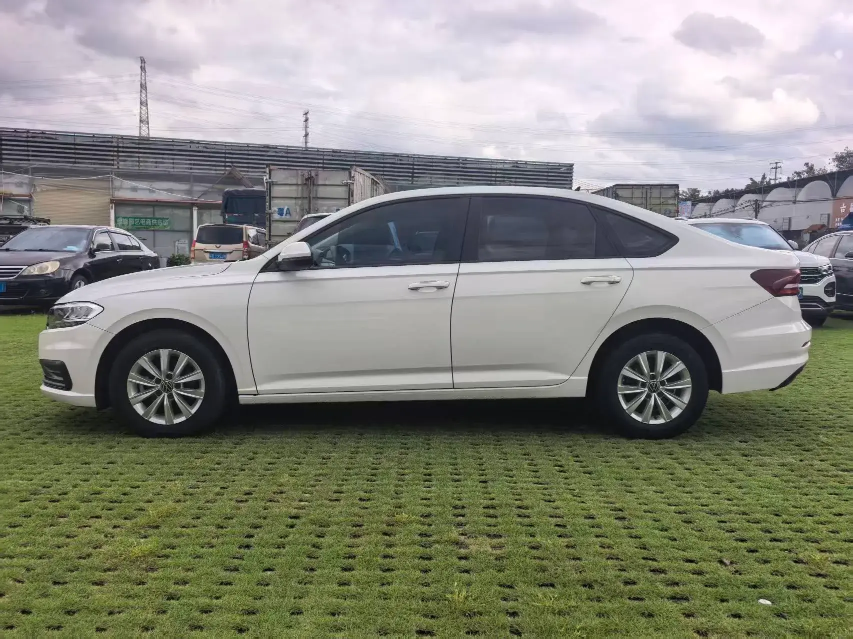 2021 VOLKSWAGEN LAVIDA thumbnail 3