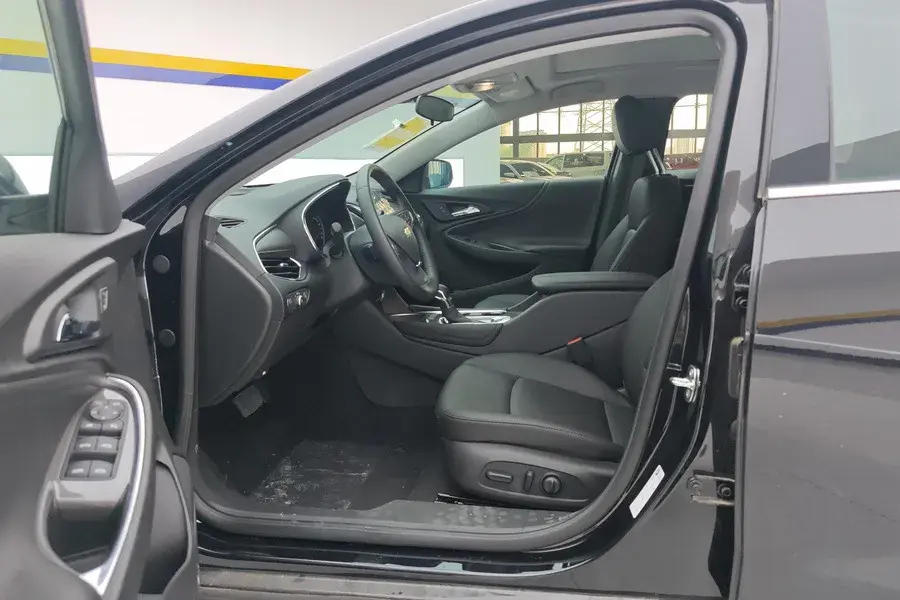 2023 CHEVROLET MALIBU thumbnail 4