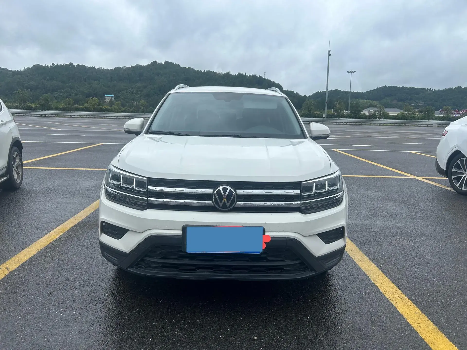 2022 VOLKSWAGEN THARU thumbnail 2