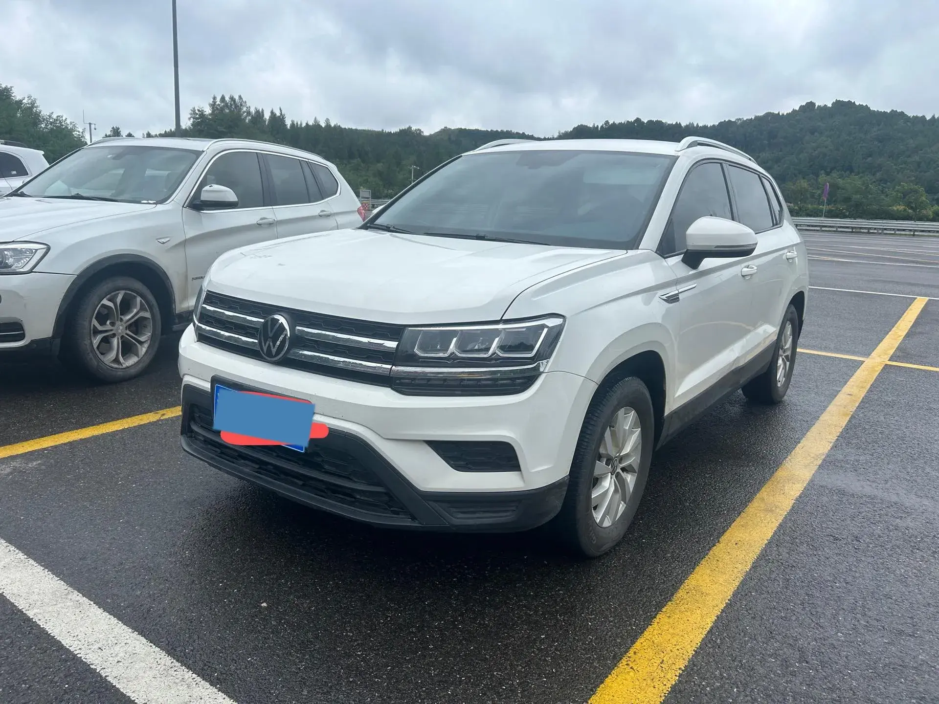 2022 VOLKSWAGEN THARU view 1