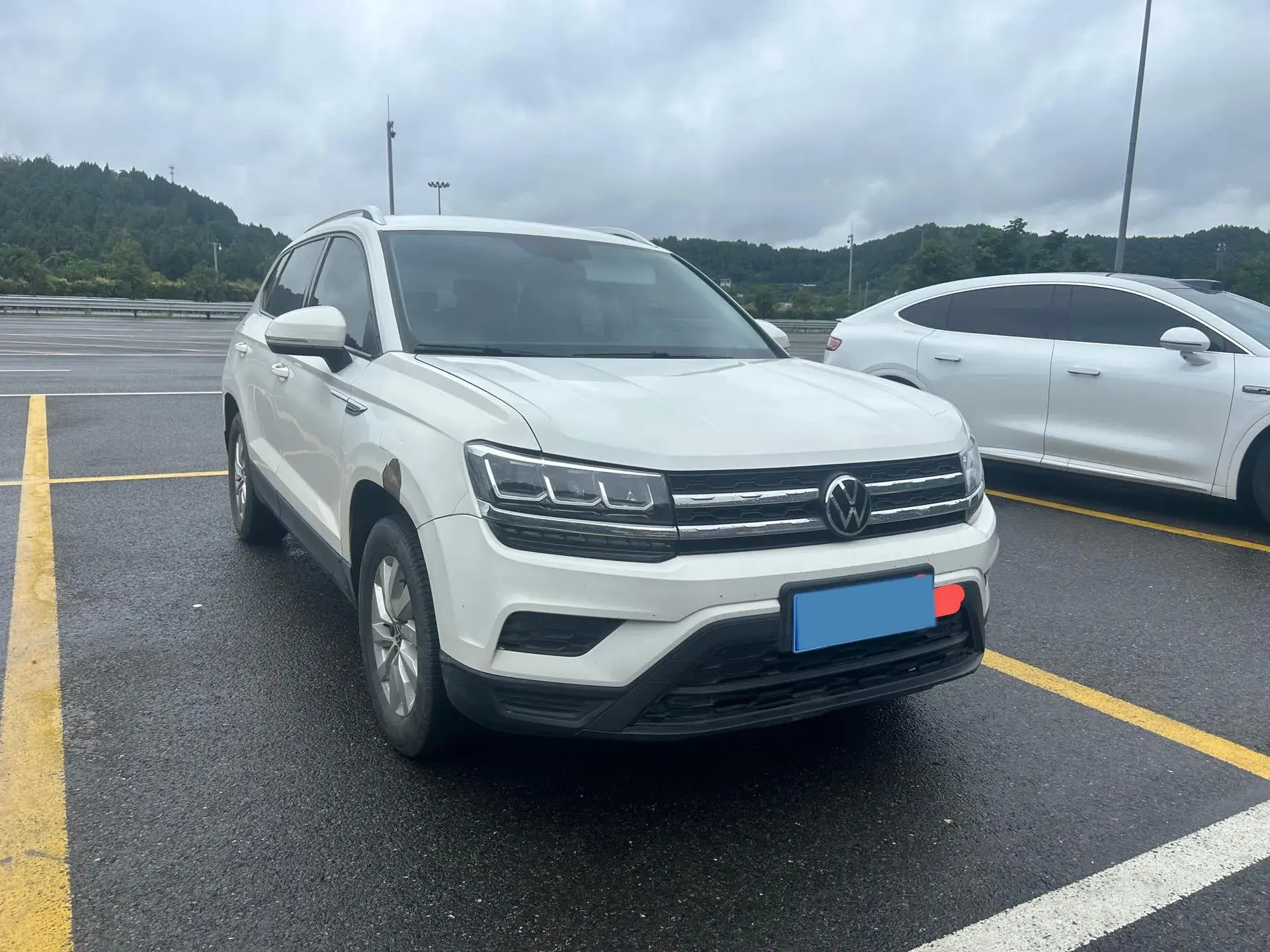 2022 VOLKSWAGEN THARU thumbnail 3