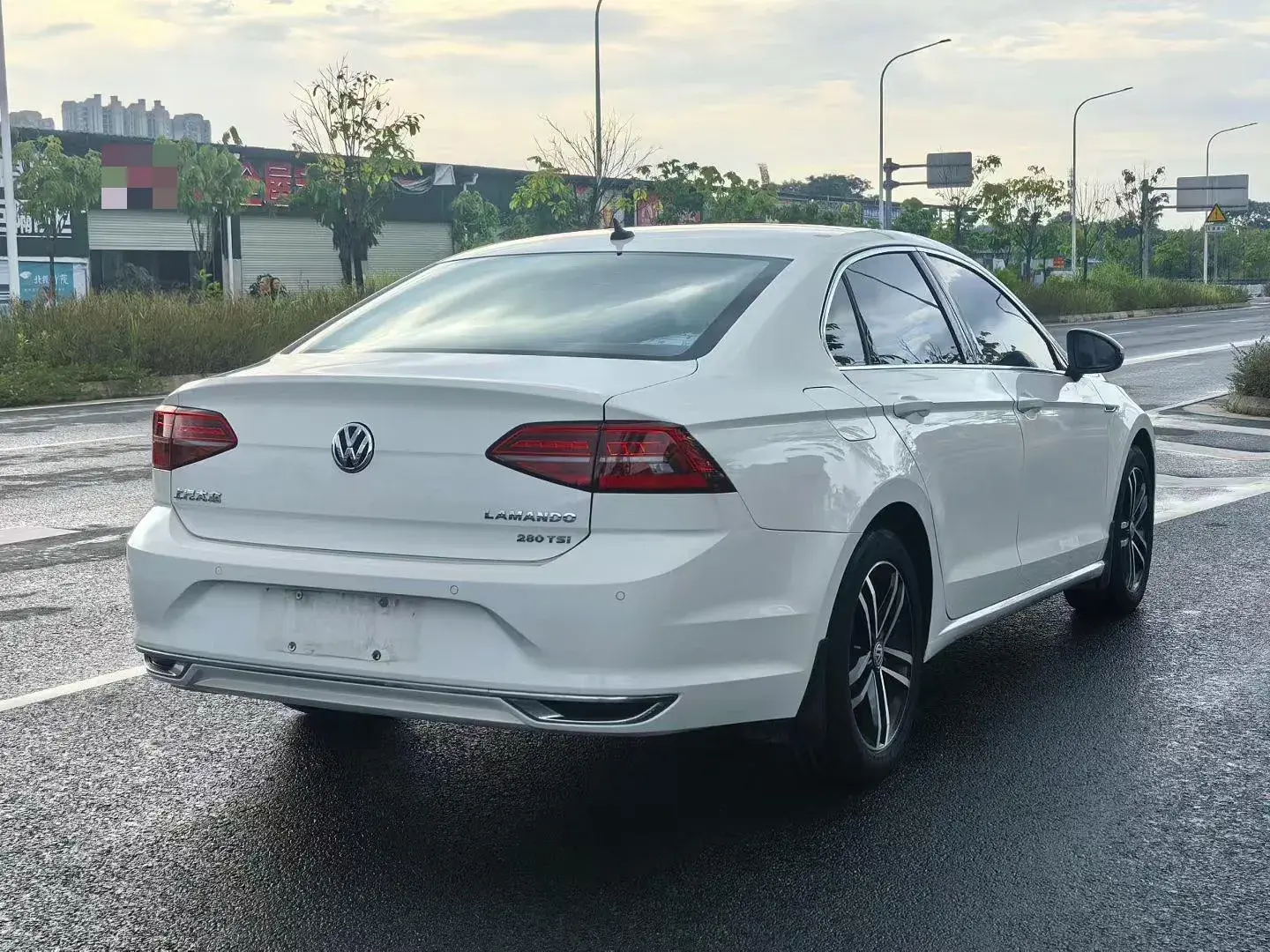 2019 VOLKSWAGEN LAMANDO thumbnail 3