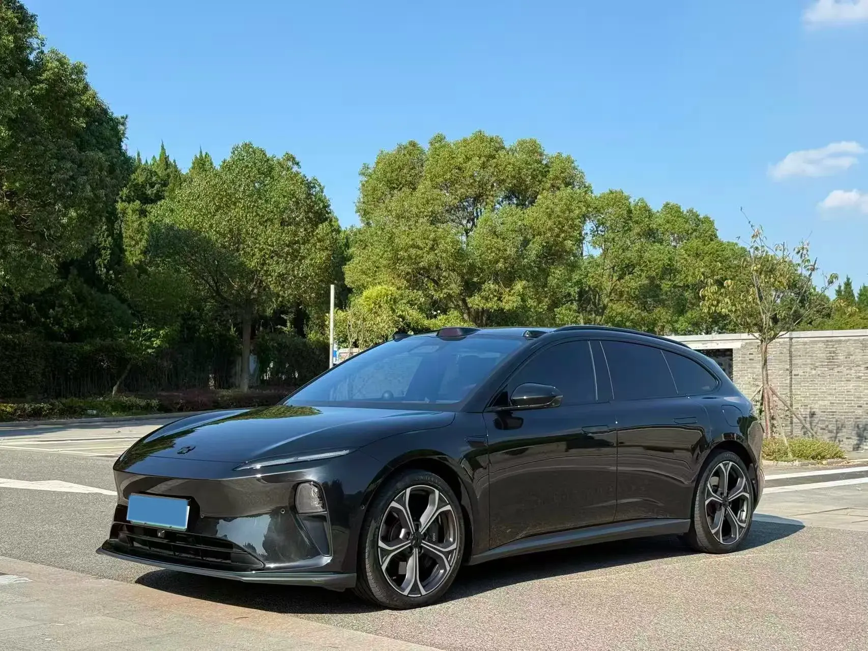 2024 NIO ET5T view 1