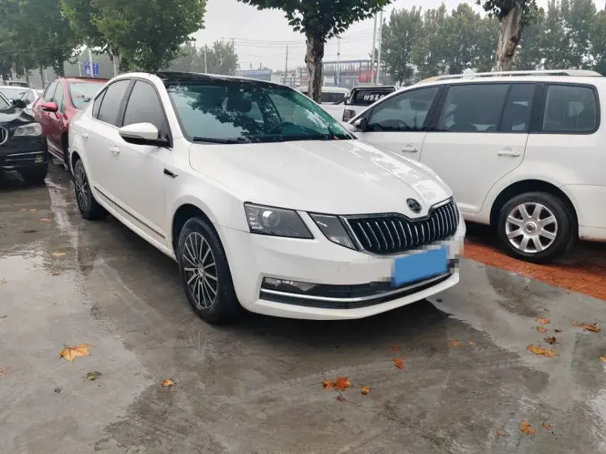 2019 SKODA OCTAVIA thumbnail 3