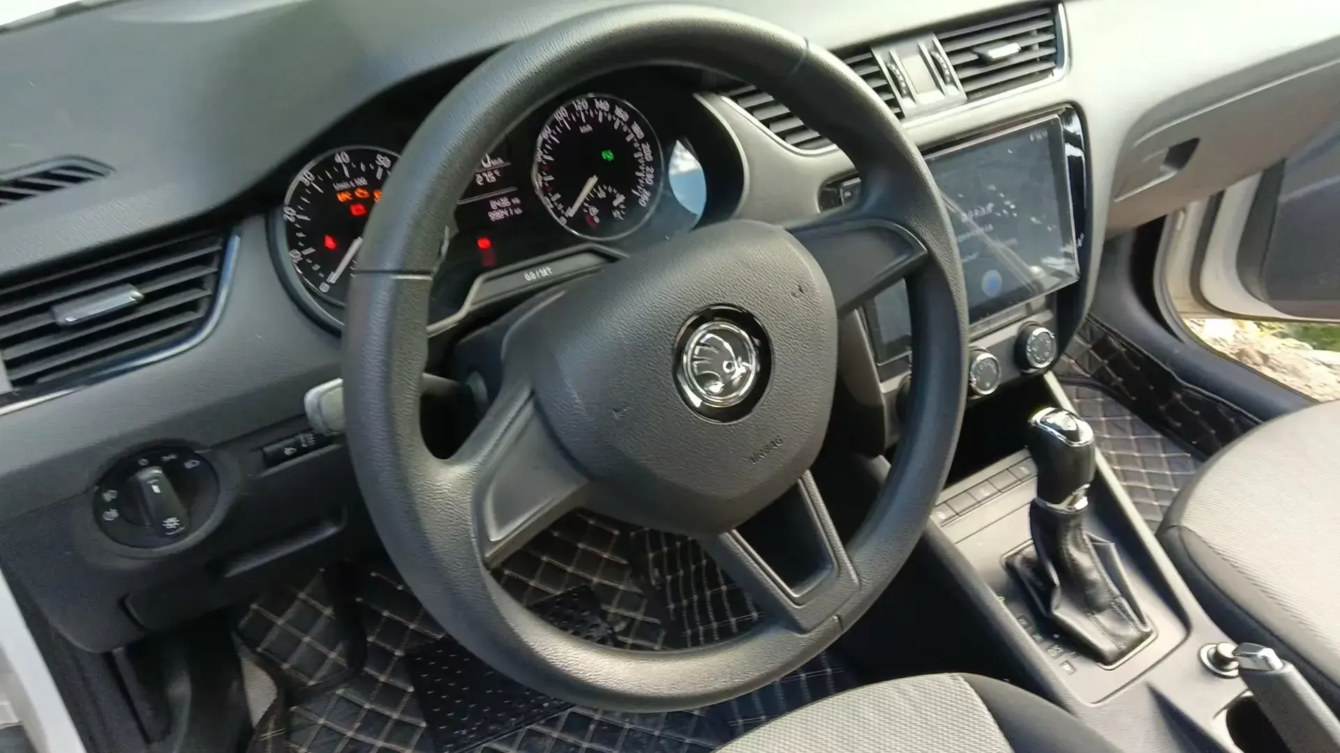 2017 SKODA OCTAVIA thumbnail 3