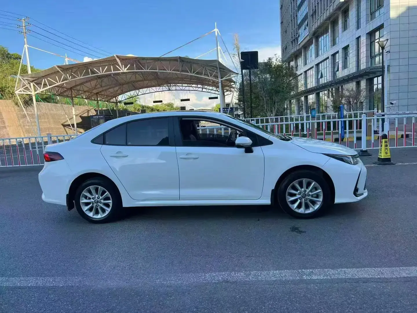 2021 TOYOTA COROLLA thumbnail 4