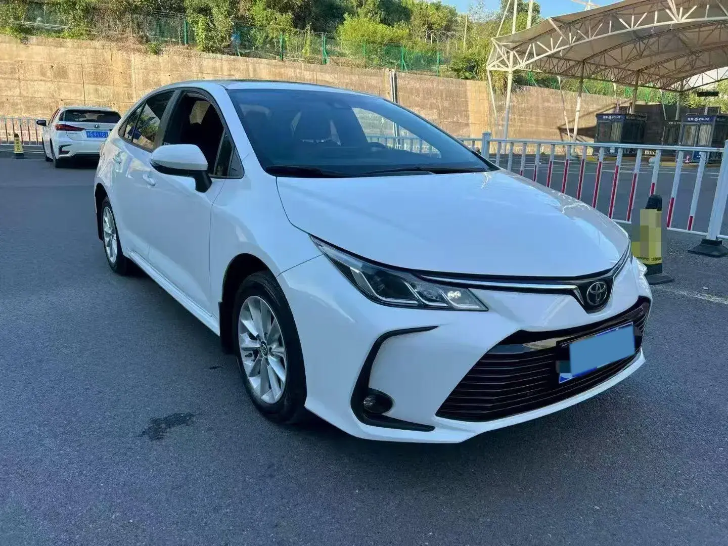 2021 TOYOTA COROLLA thumbnail 2