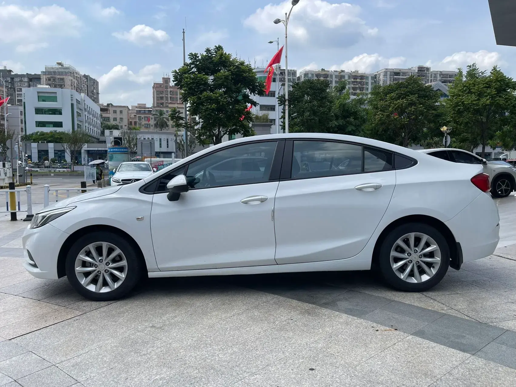 2018 CHEVROLET CRUZE thumbnail 4