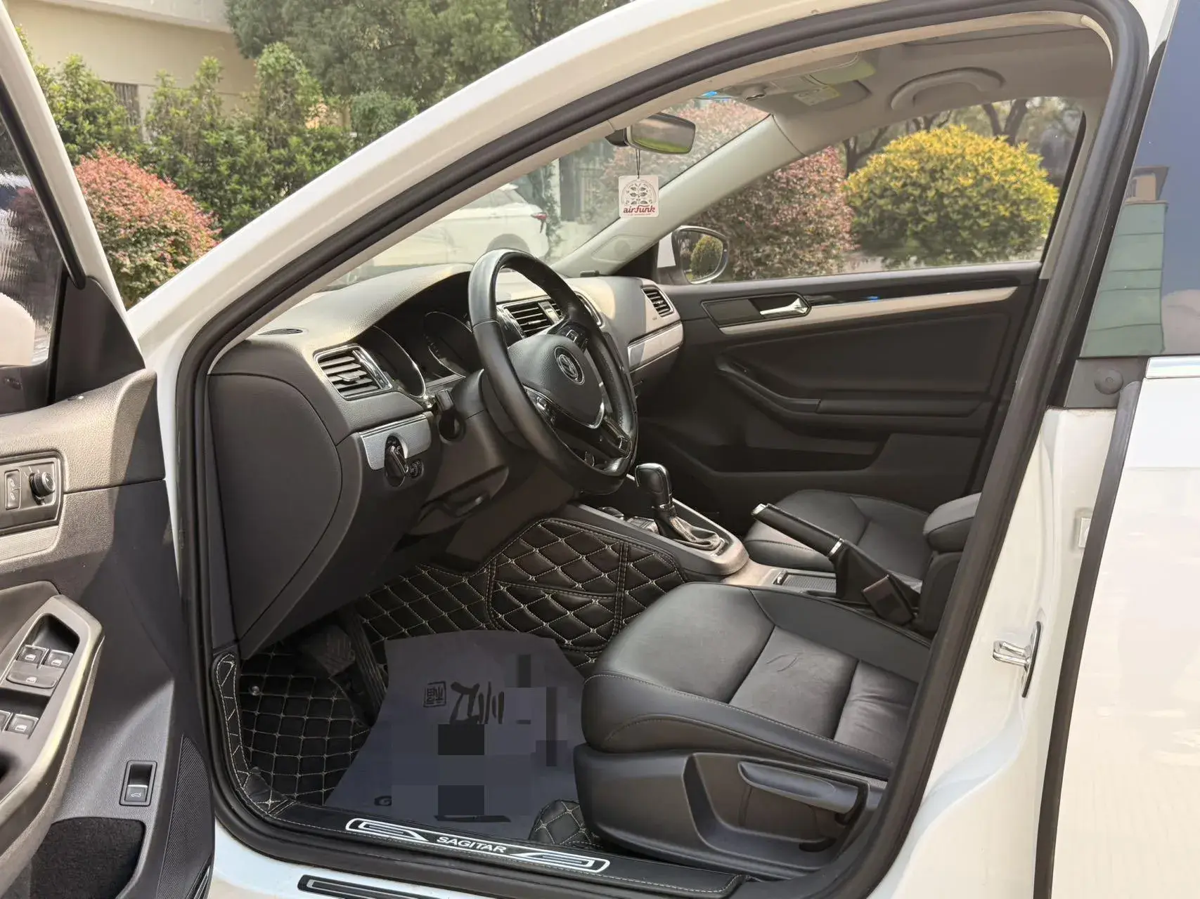 2018 VOLKSWAGEN SAGITAR thumbnail 4