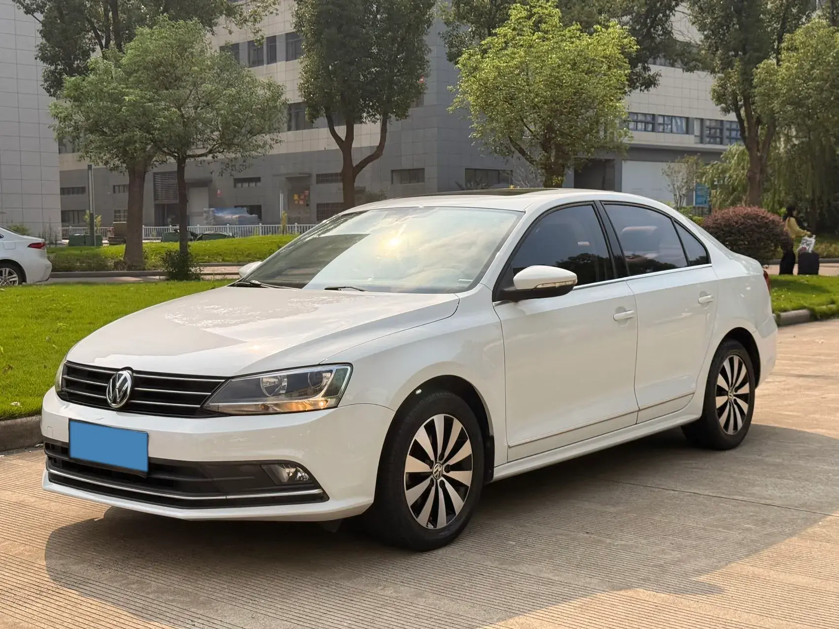 2018 VOLKSWAGEN SAGITAR view 1