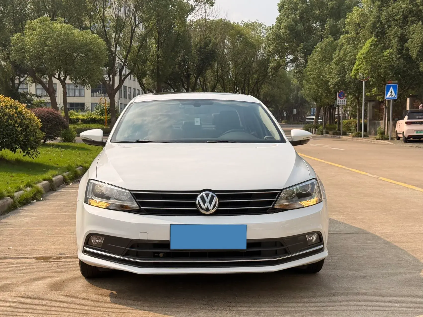 2018 VOLKSWAGEN SAGITAR thumbnail 2