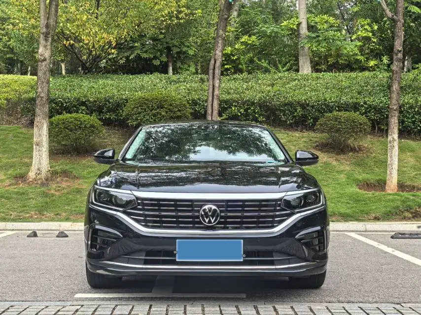 2022 VOLKSWAGEN PASSAT thumbnail 2