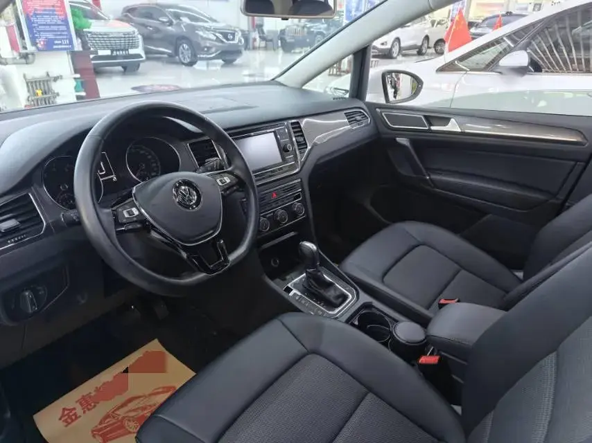 2018 VOLKSWAGEN GOLF thumbnail 4