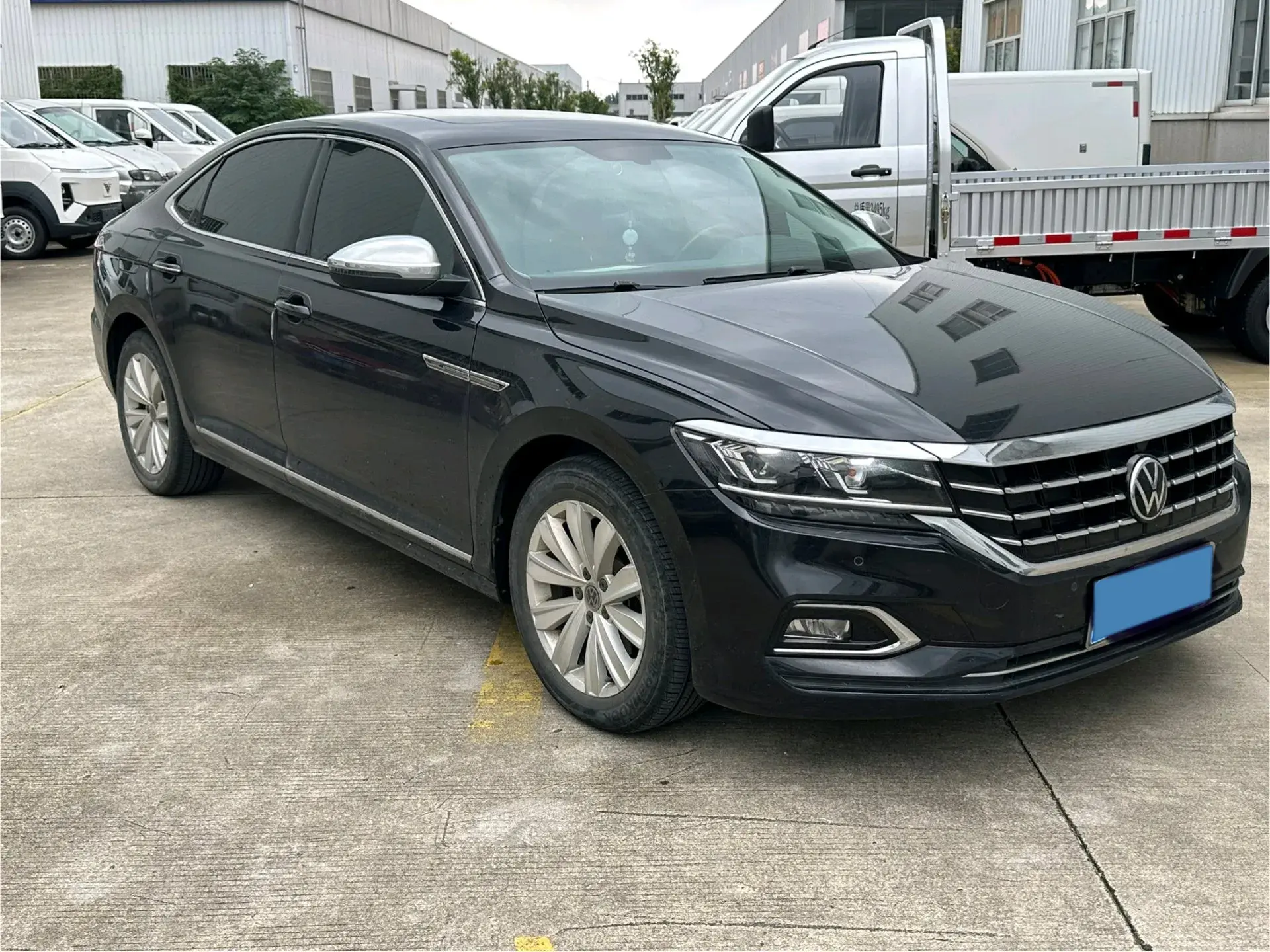 2020 VOLKSWAGEN PASSAT thumbnail 3