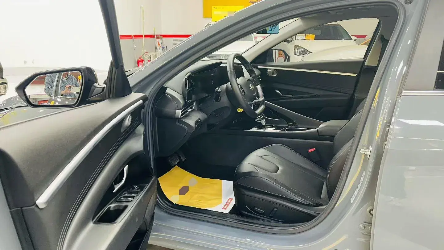 2021 HYUNDAI ELANTRA thumbnail 4