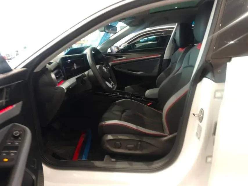 2024 VOLKSWAGEN LAMANDO thumbnail 3