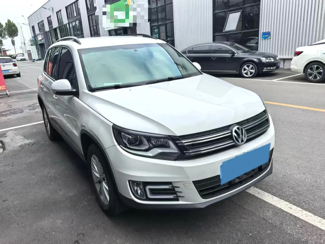 2017 VOLKSWAGEN TIGUAN thumbnail 2