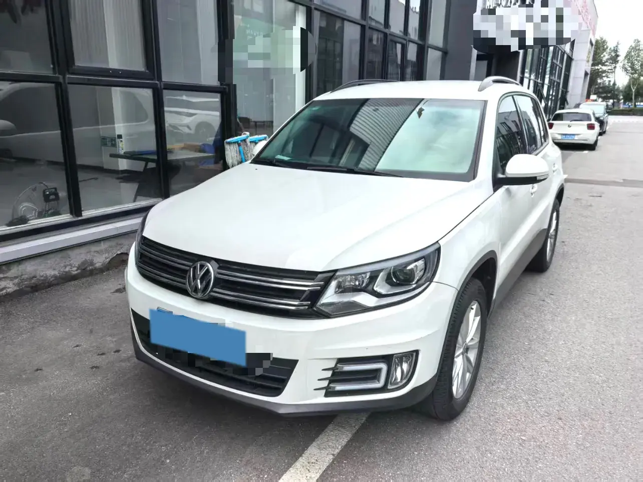2017 VOLKSWAGEN TIGUAN view 1