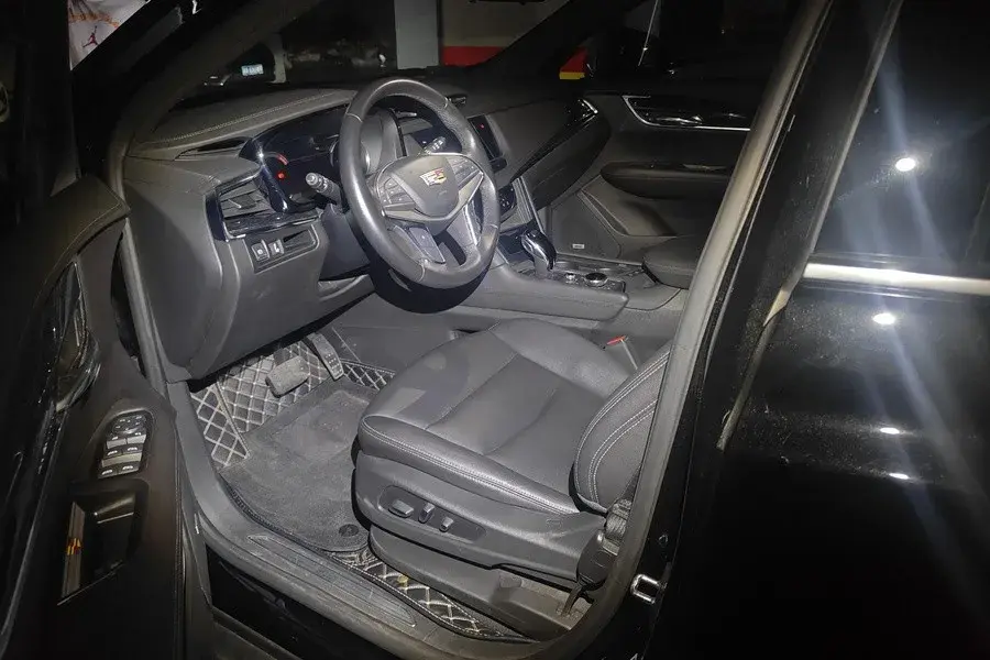 2021 CADILLAC XT5 thumbnail 4