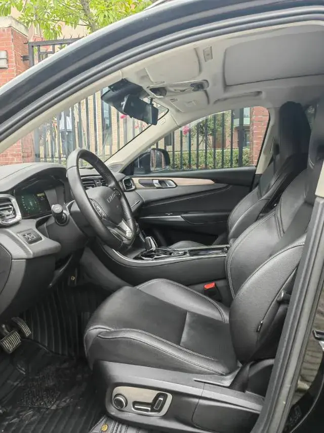 2019 LYNK&CO 01 thumbnail 4