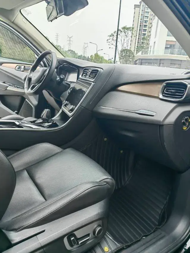 2019 LYNK&CO 01 thumbnail 3