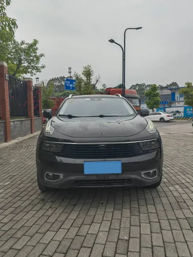 2019 LYNK&CO 01 thumbnail 2