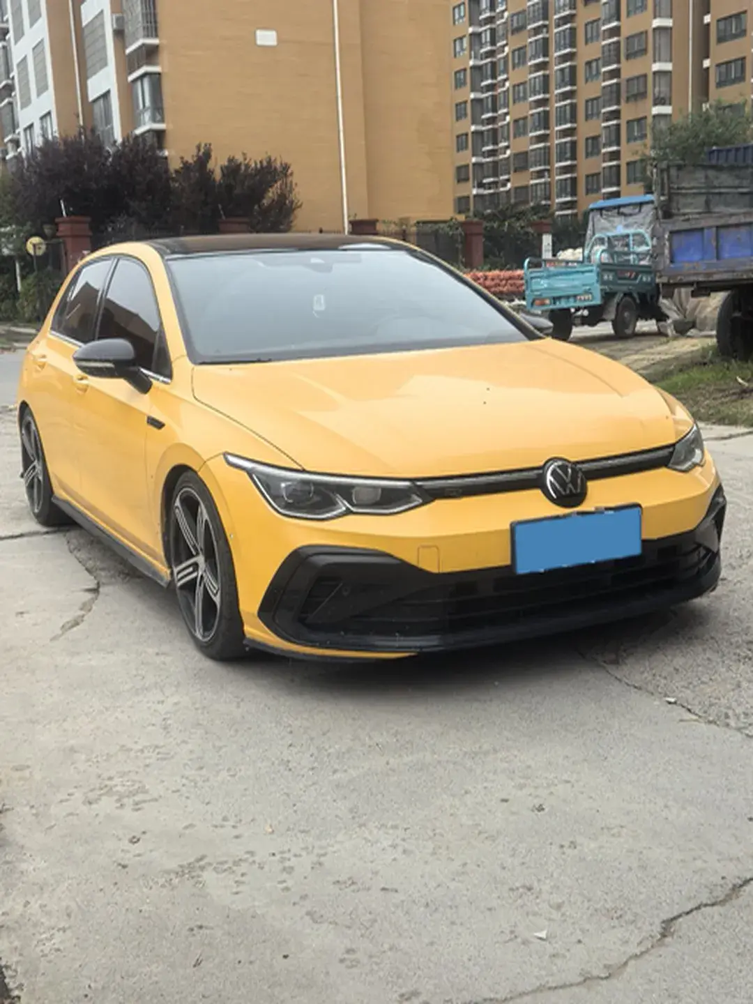 2023 VOLKSWAGEN GOLF thumbnail 3