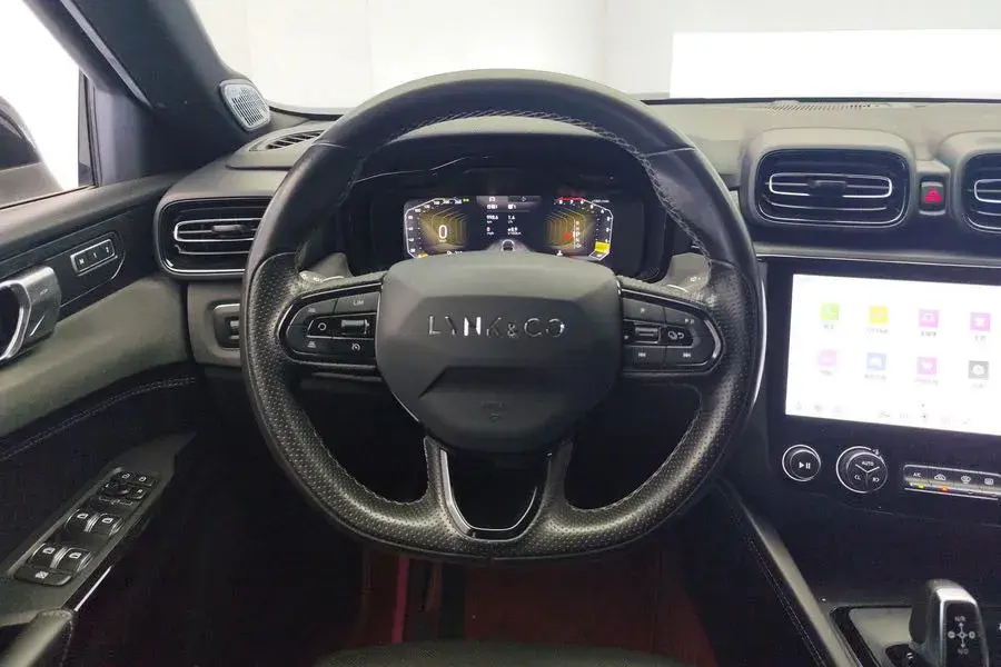 2022 LYNK&CO 03 thumbnail 3